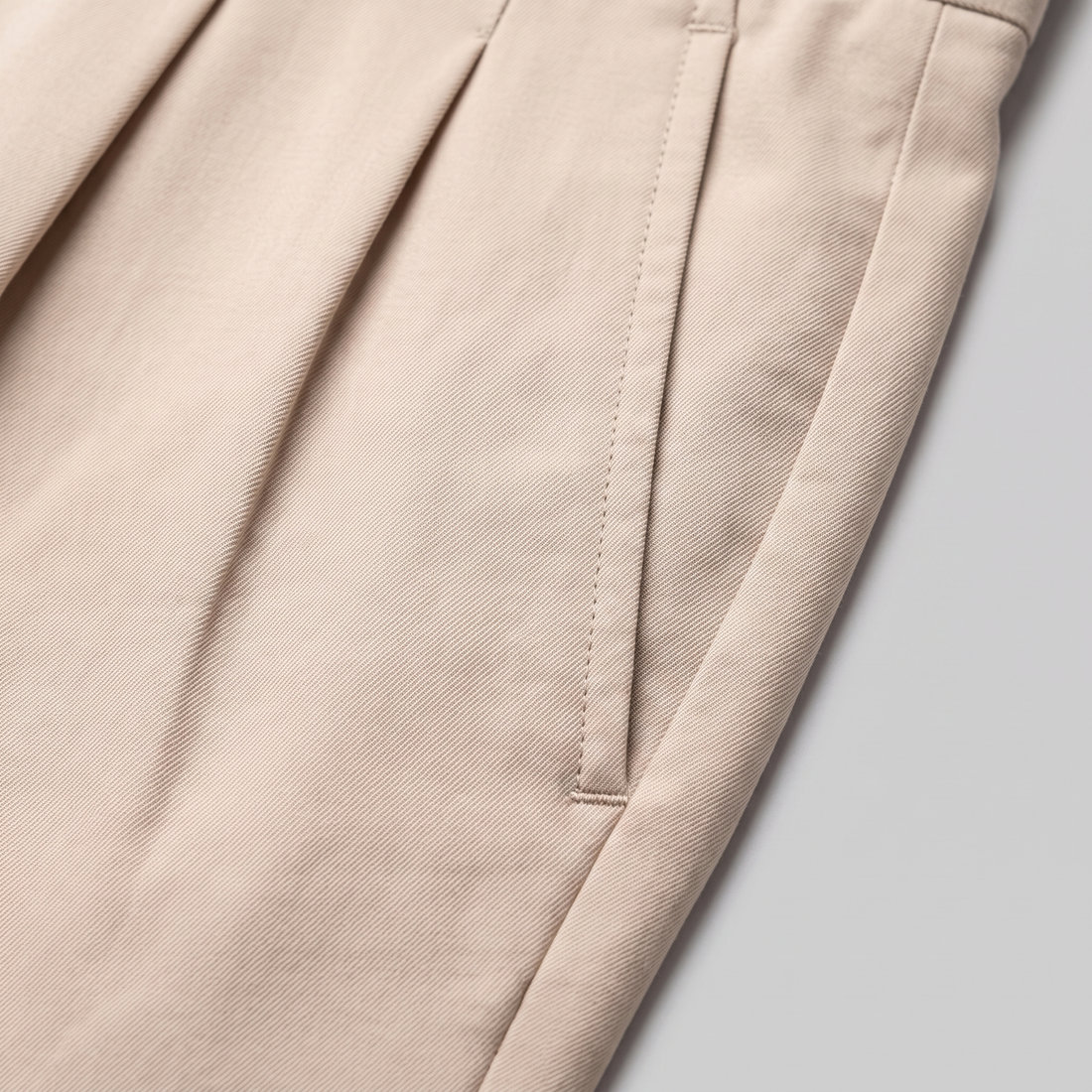 Men's Pleated Tailored Trousers with Turn-Ups