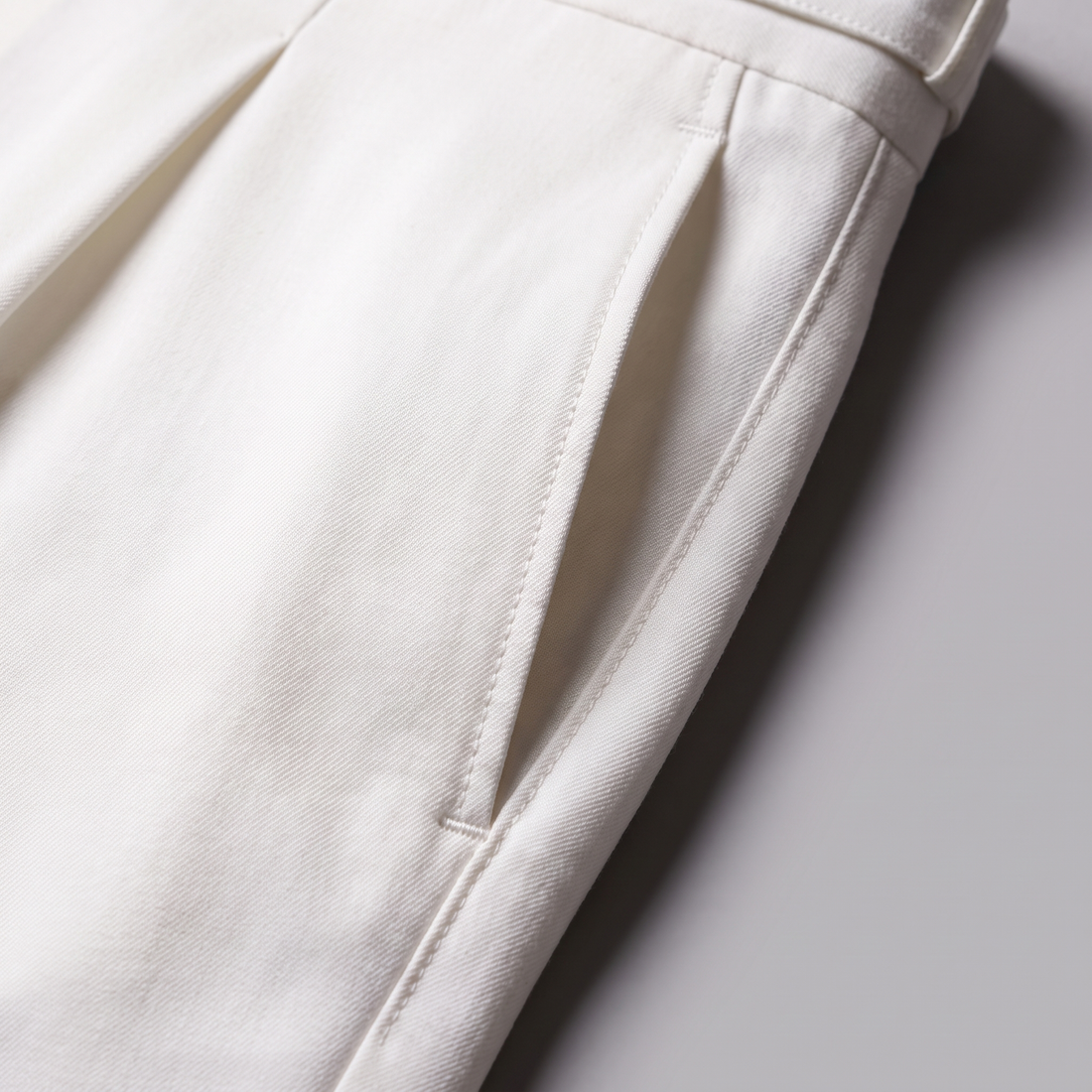 Men's Pleated Tailored Trousers with Turn-Ups
