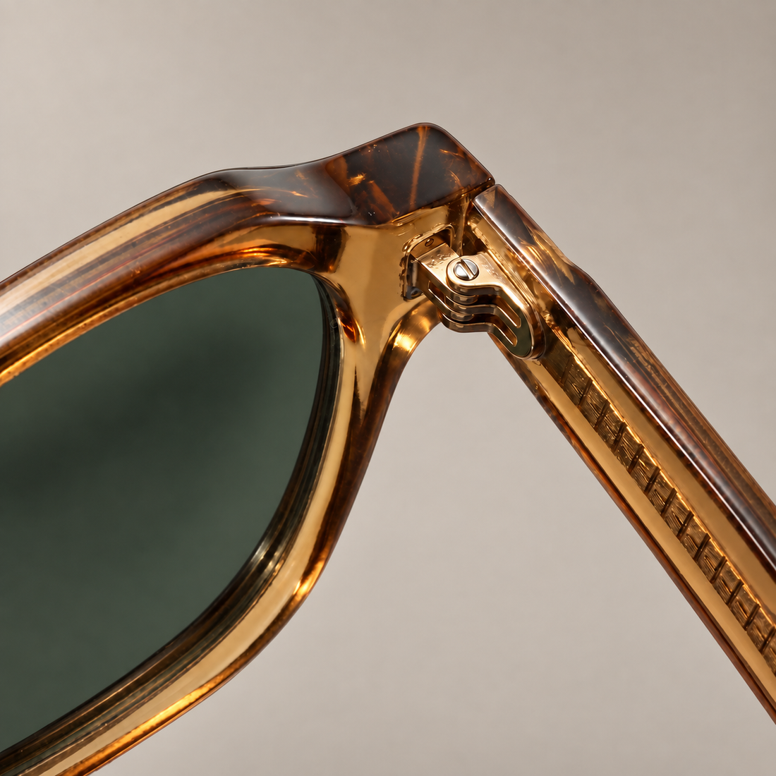 Men's Vintage Square Sunglasses with Dark Lenses