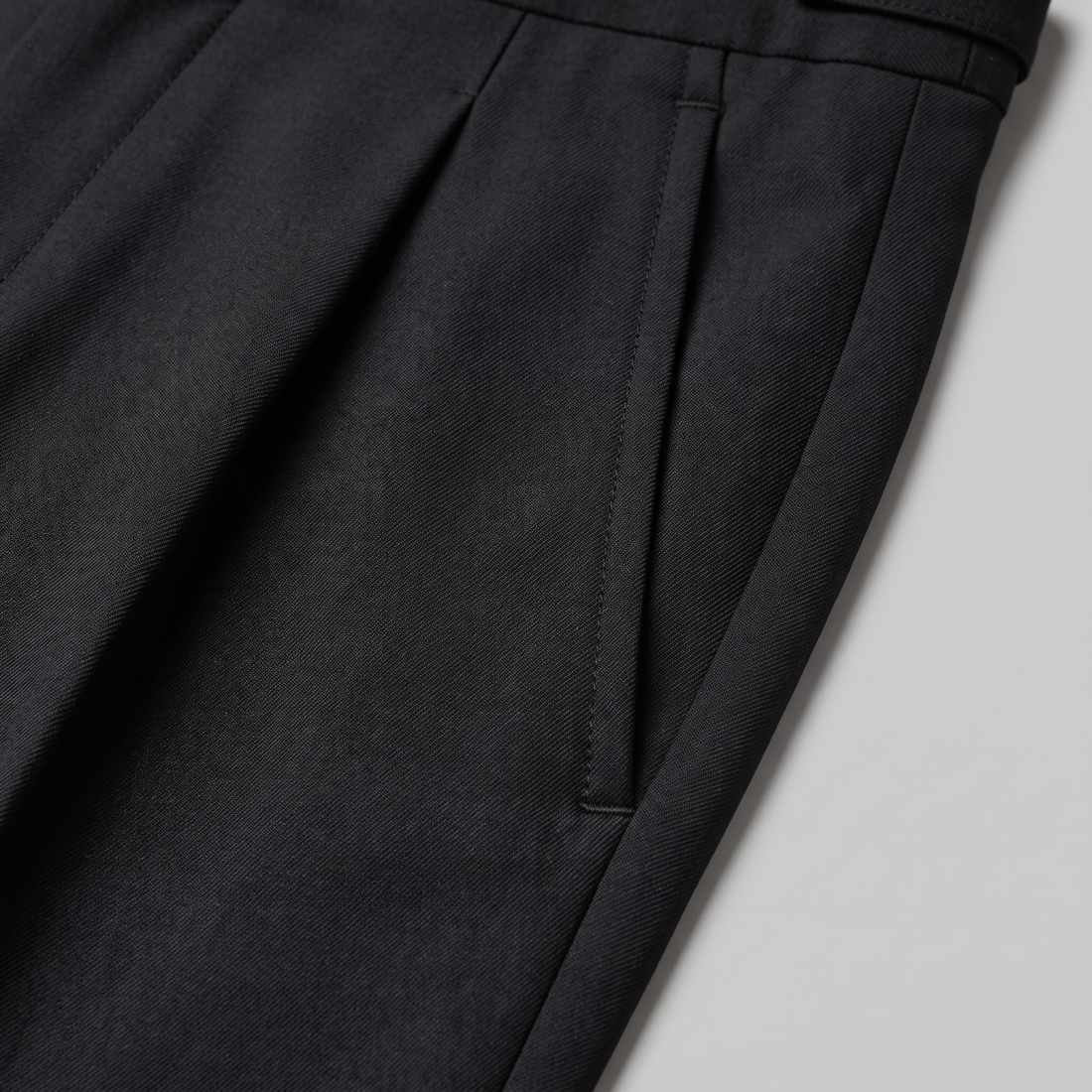 Men's Pleated Tailored Trousers with Turn-Ups